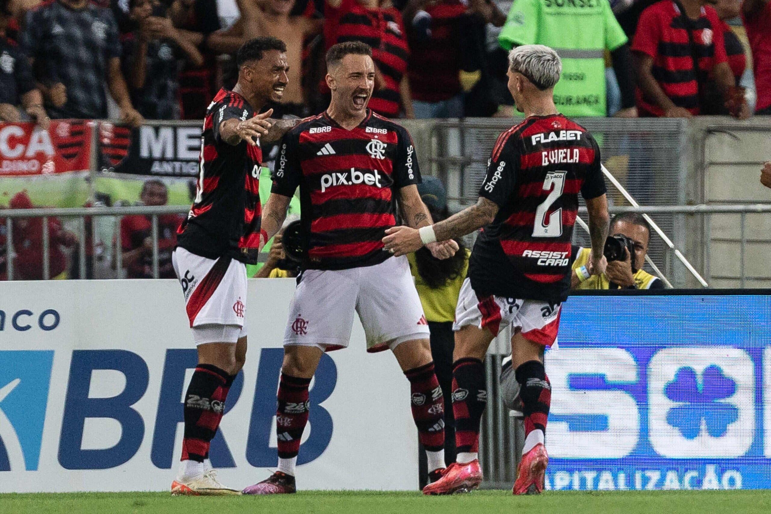 Léo Ortiz comemora o gol rubro-negro