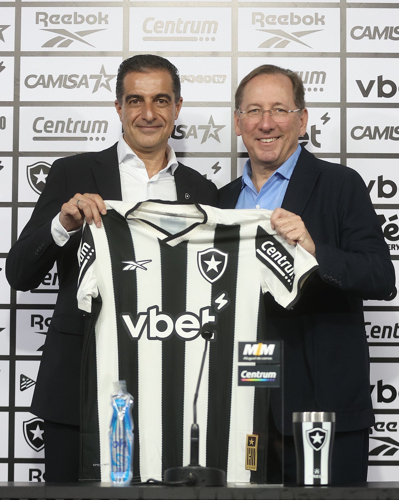 Renato Paiva é apresentado pelo Botafogo