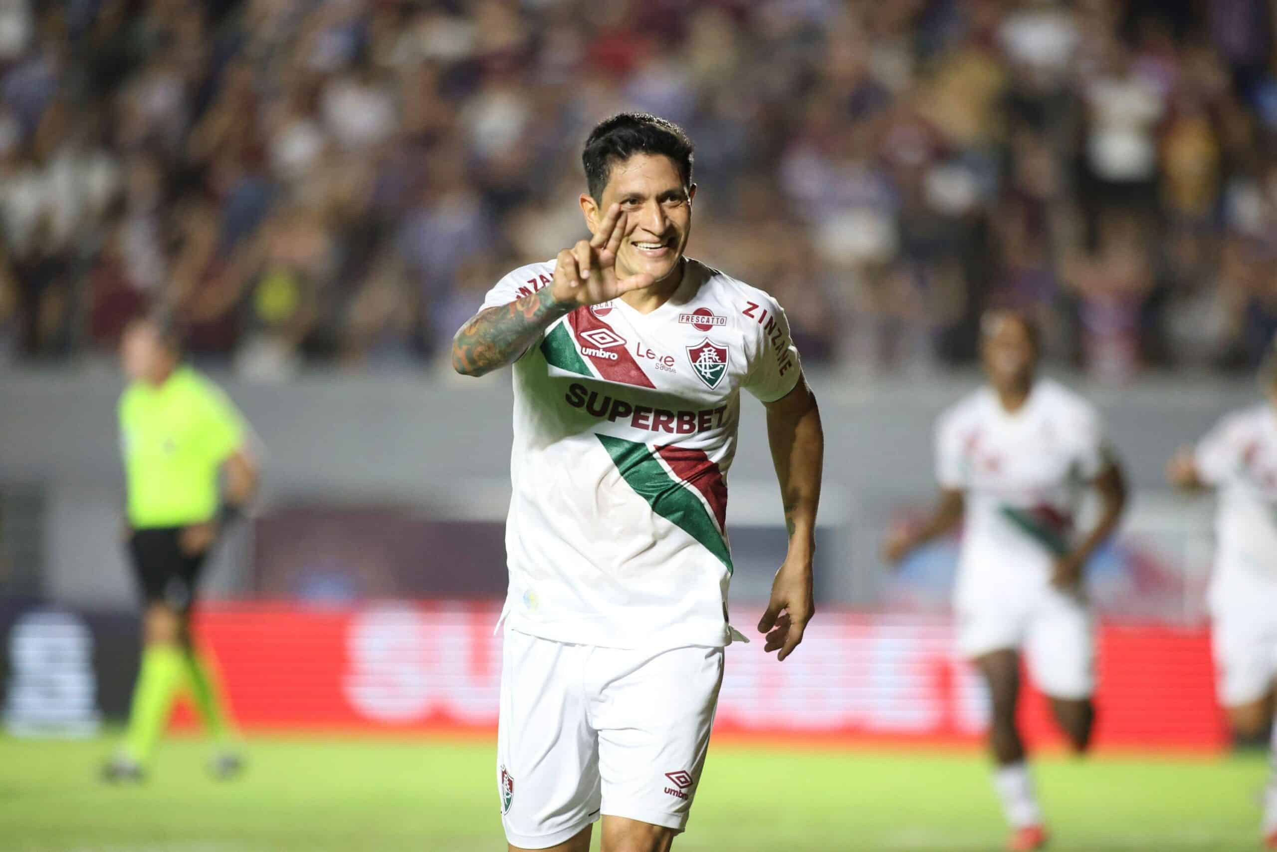 Cano marcou os dois gols do Fluminense