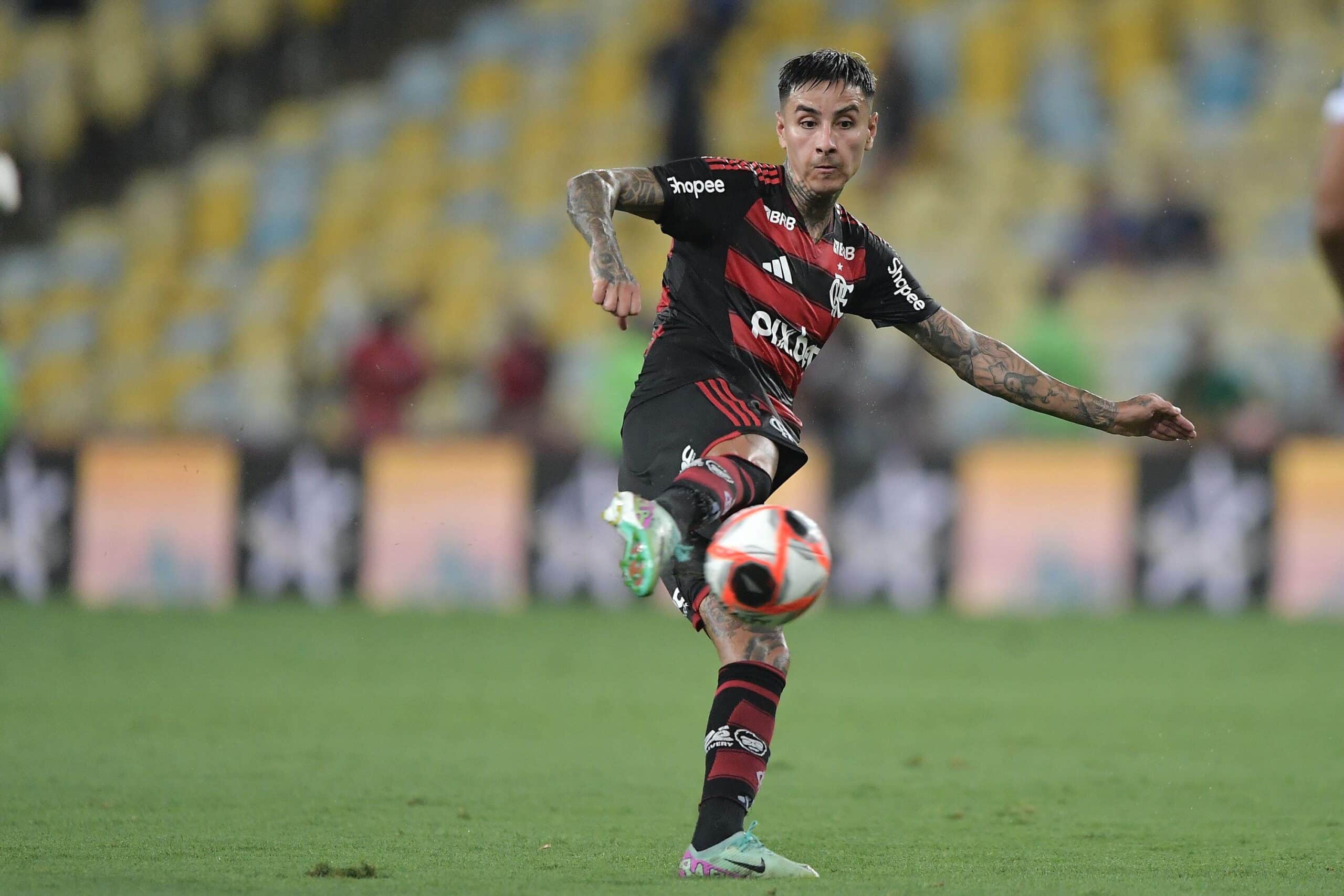 Flamengo renova contrato de Pulgar; Fluminense renova com Martinelli