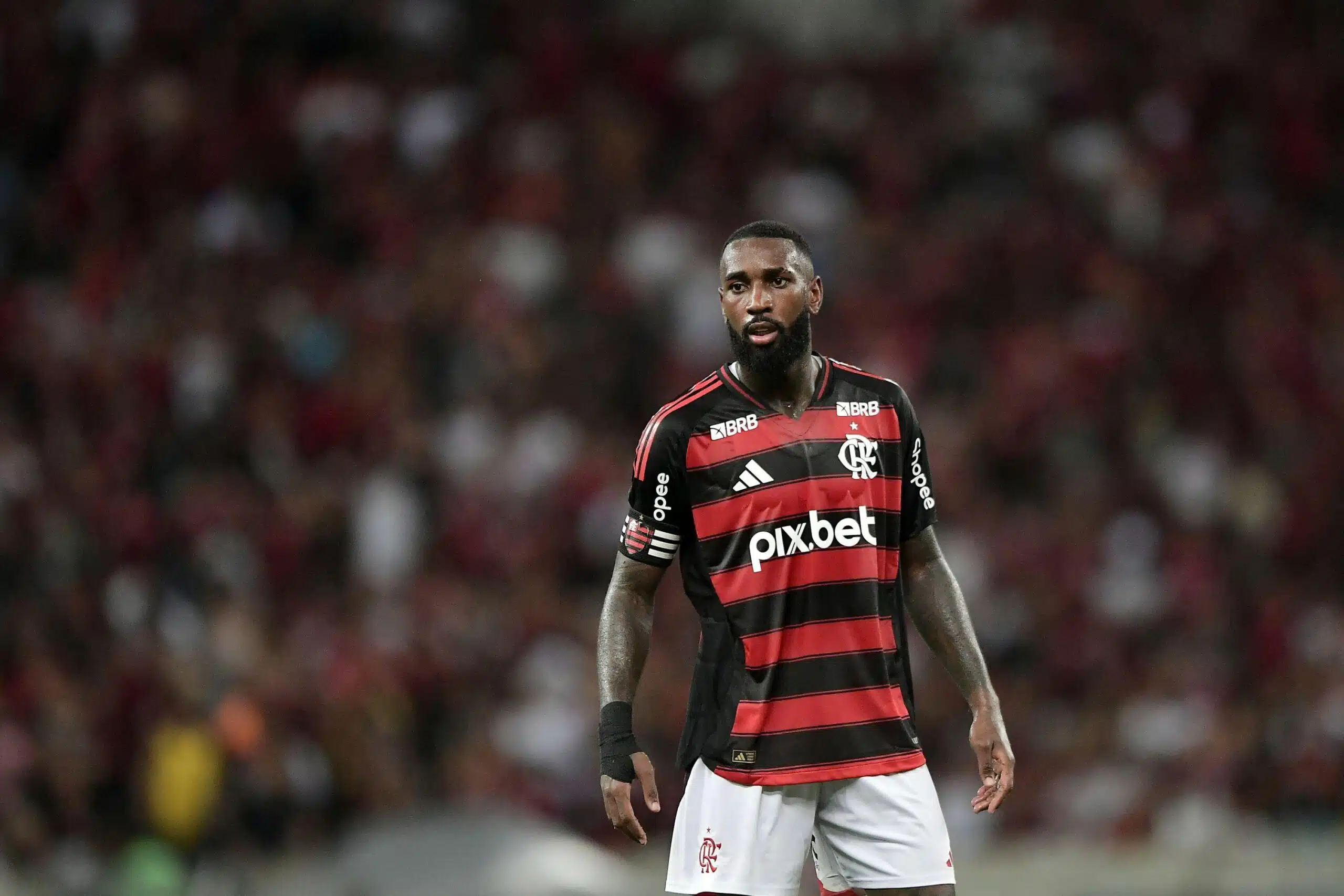 Gerson em ação pelo Flamengo