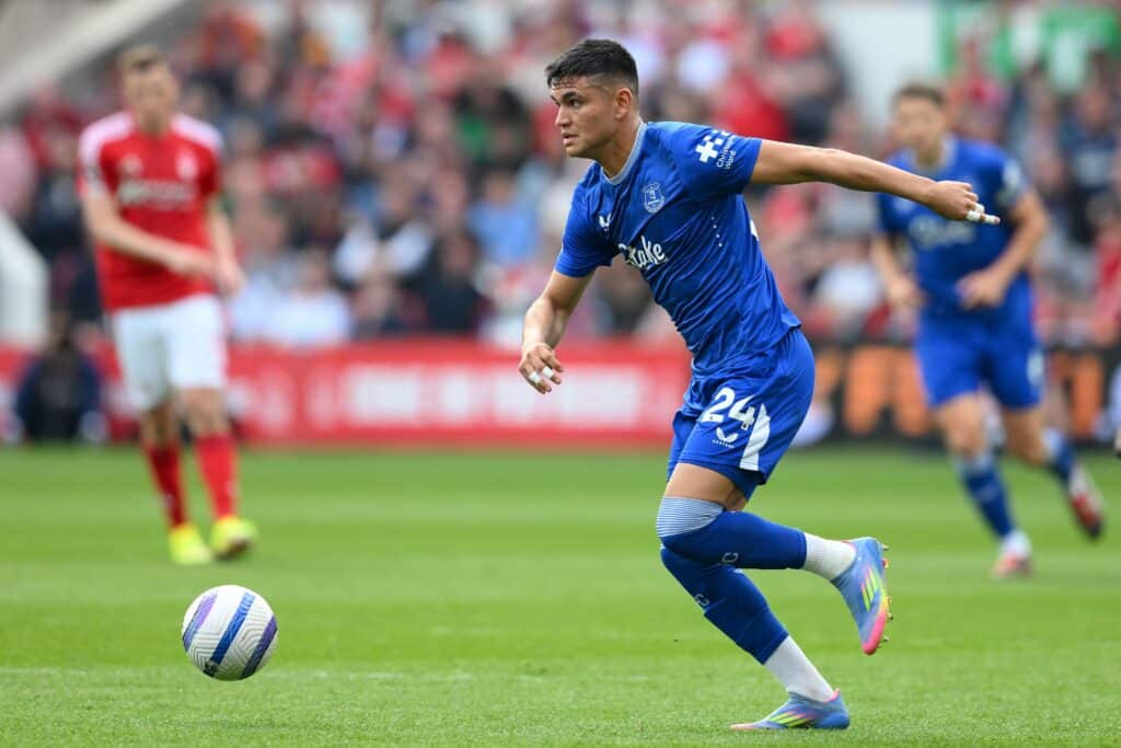 Alcaraz em ação pelo Everton