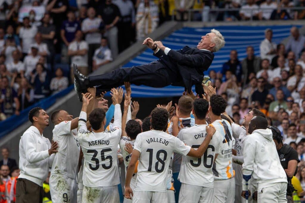 Ancelotti foi muito festejado na despedida do Real Madrid