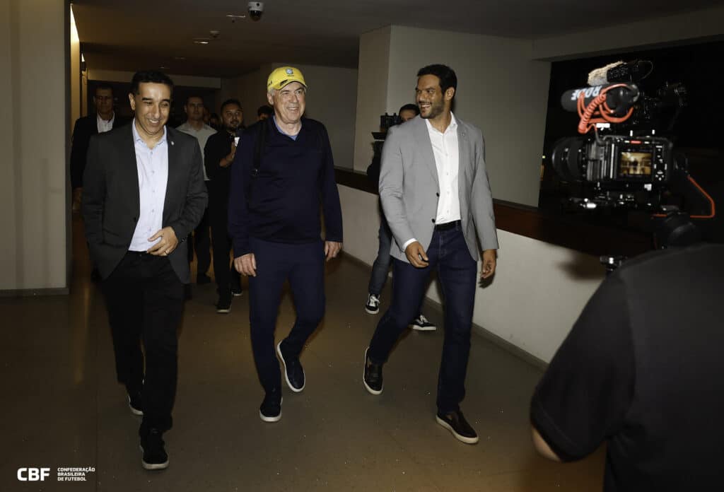 Carlo Ancelotti na chegada ao Rio de Janeiro