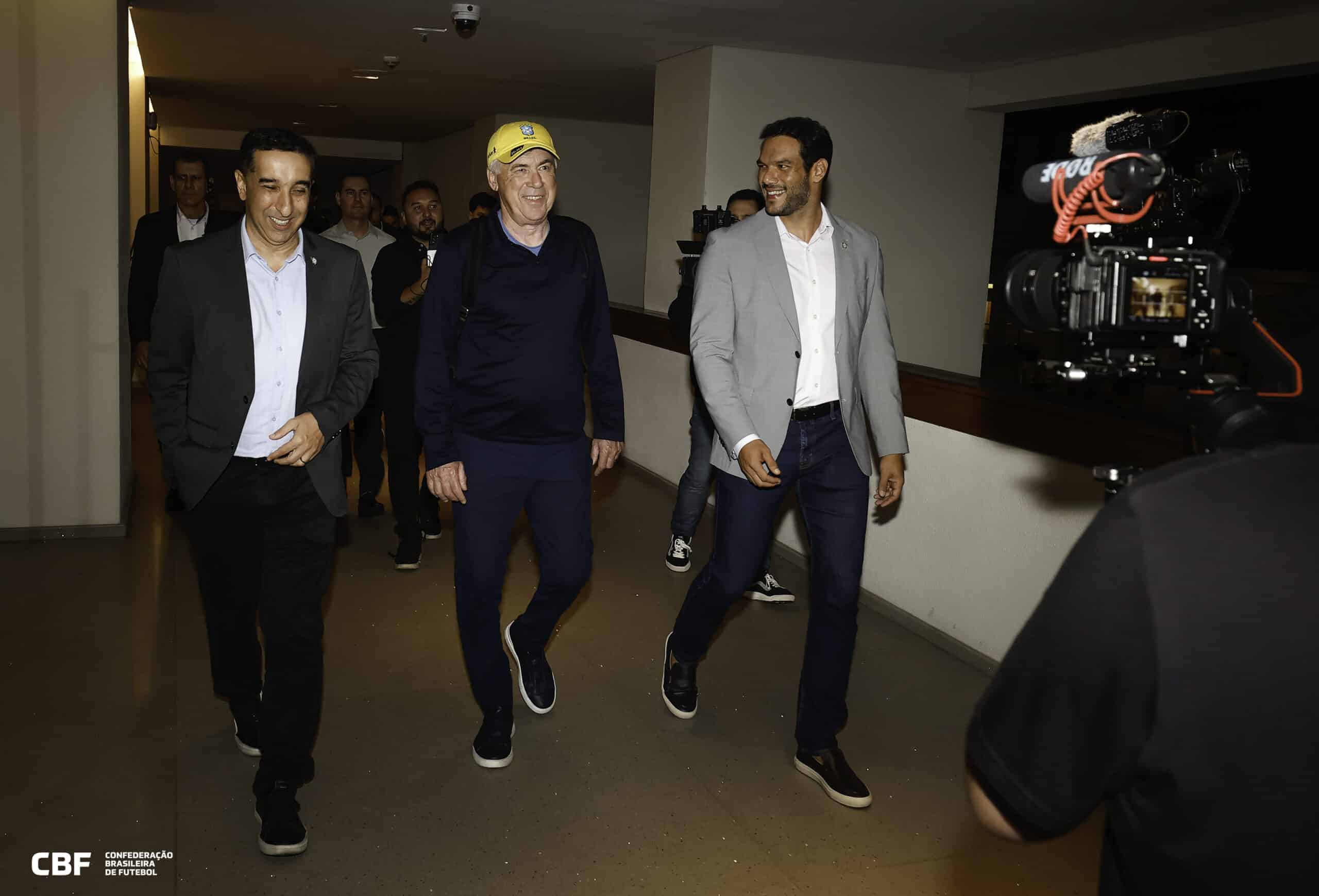 Carlo Ancelotti na chegada ao Rio de Janeiro