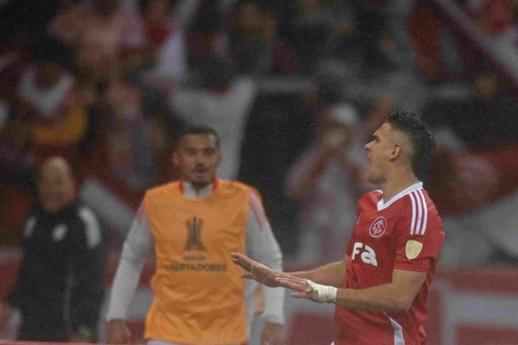 Borré marcou o gol da vitória do Internacional