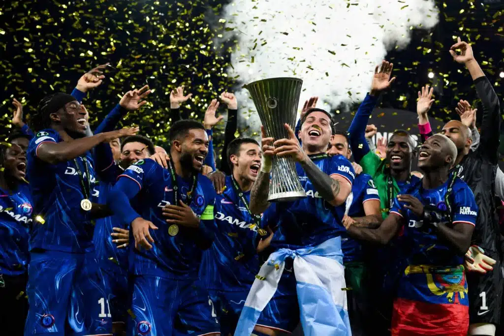 Chelsea venceu o Bétis e levantou o troféu