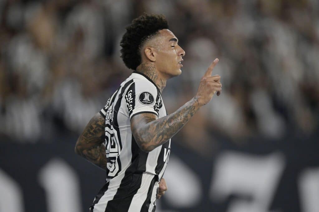 Igor Jesus foi o destaque da vitória alvinegra