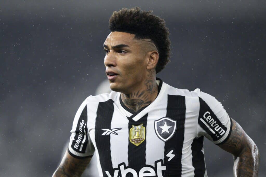 Igor Jesus pode deixar o Botafogo nesta janela de transferências