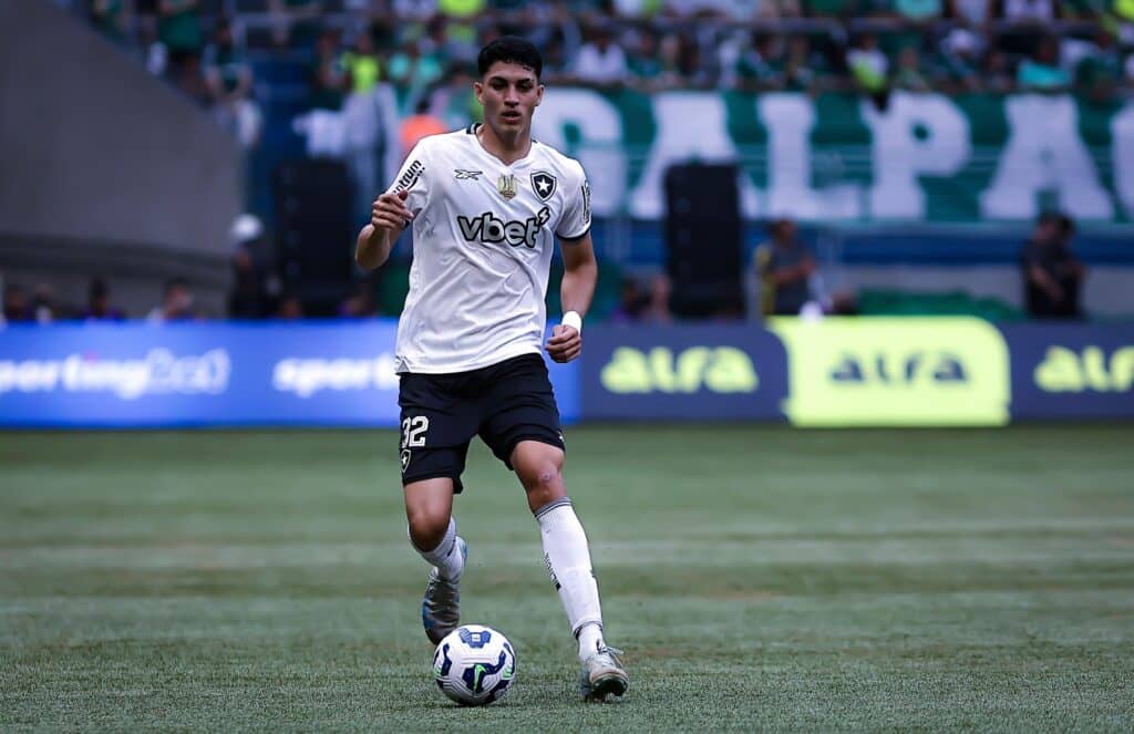 Jair em ação pelo Botafogo