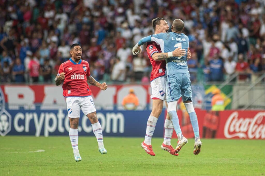 Jogadores do Nacional comemoram