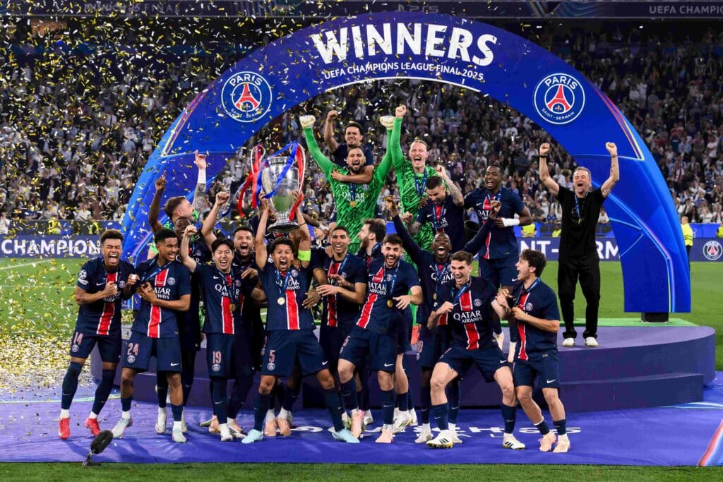 Jogadores do PSG comemoram